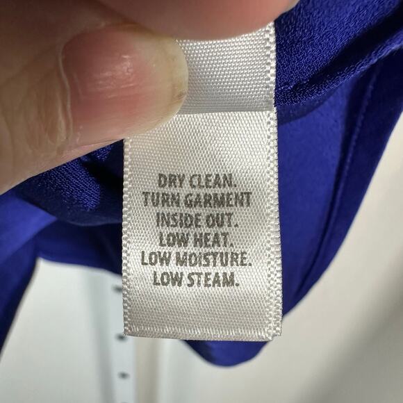 St. John‎ Liquid Satin Sleeveless Shell Tank Blue S Quiet Luxury Minimalist Chic - Picture 7 of 9